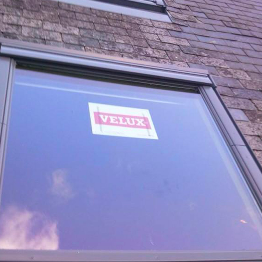 Pose de Velux par Petit Couverture à Versailles (78000) Pose de Velux à Versailles (78000) dans les Yvelines (78)